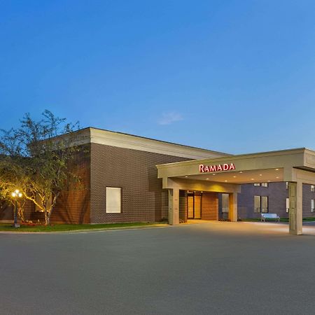 Ramada By Wyndham Fredericton Hotel Buitenkant foto