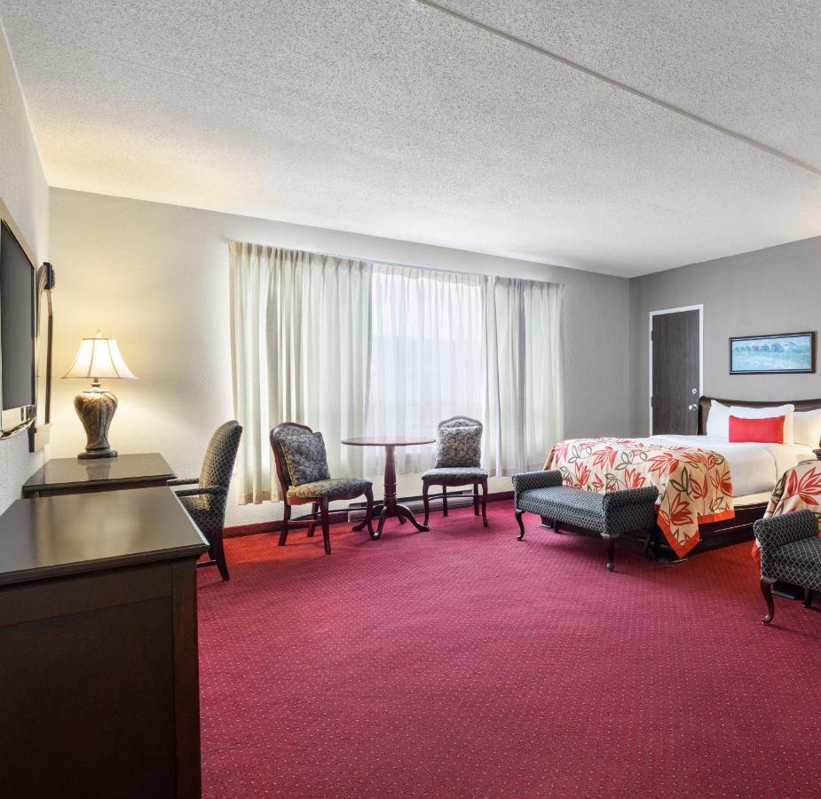 Ramada By Wyndham Fredericton Hotel Buitenkant foto