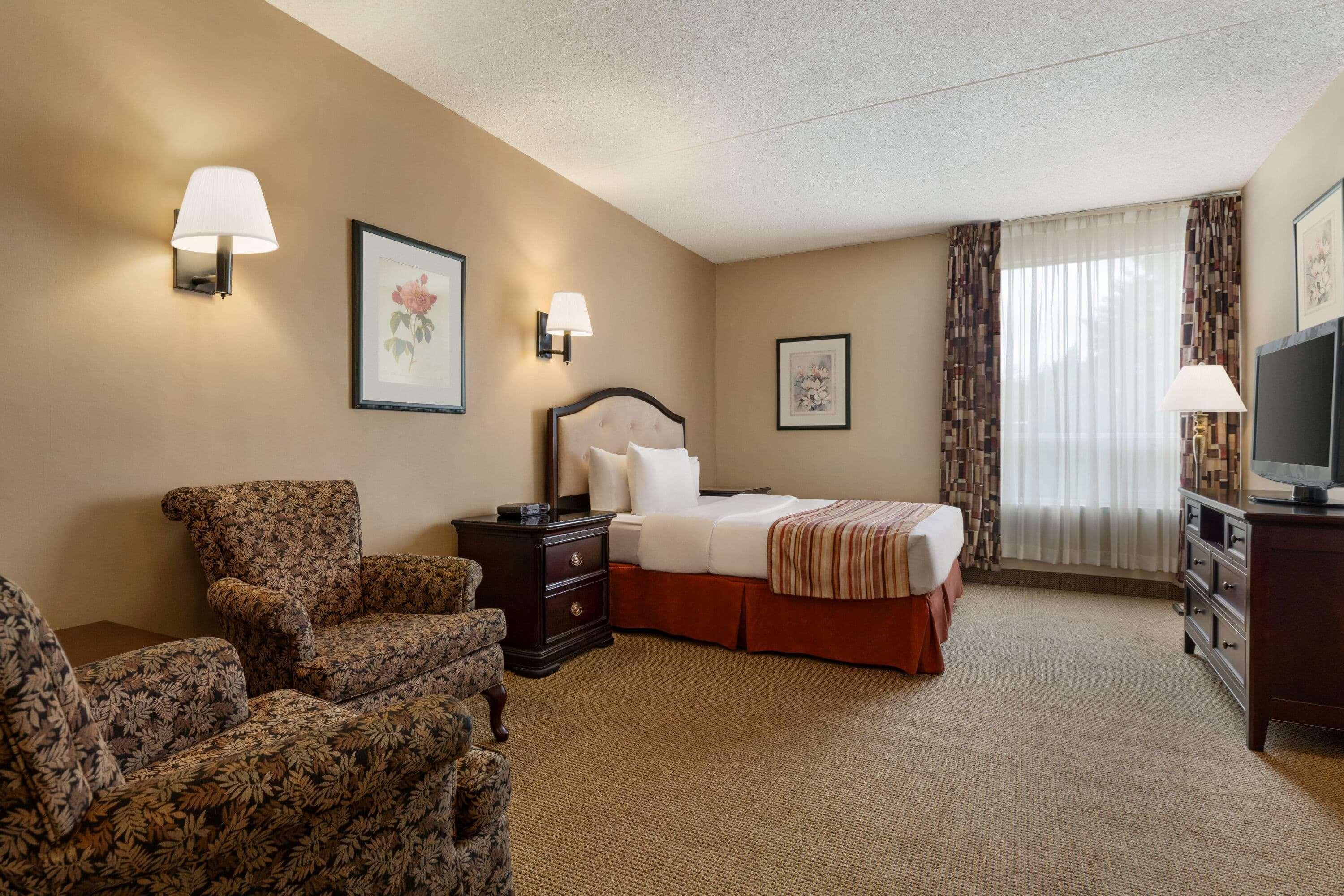 Ramada By Wyndham Fredericton Hotel Buitenkant foto