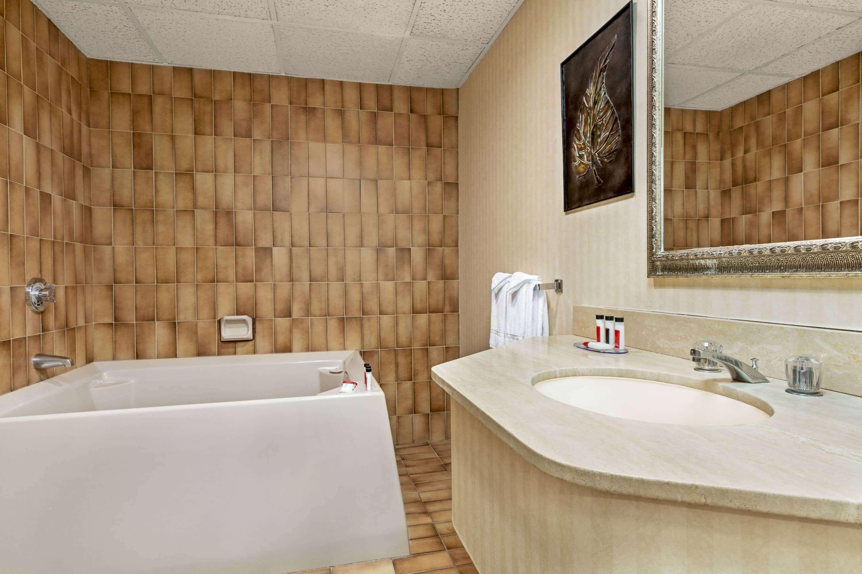 Ramada By Wyndham Fredericton Hotel Buitenkant foto