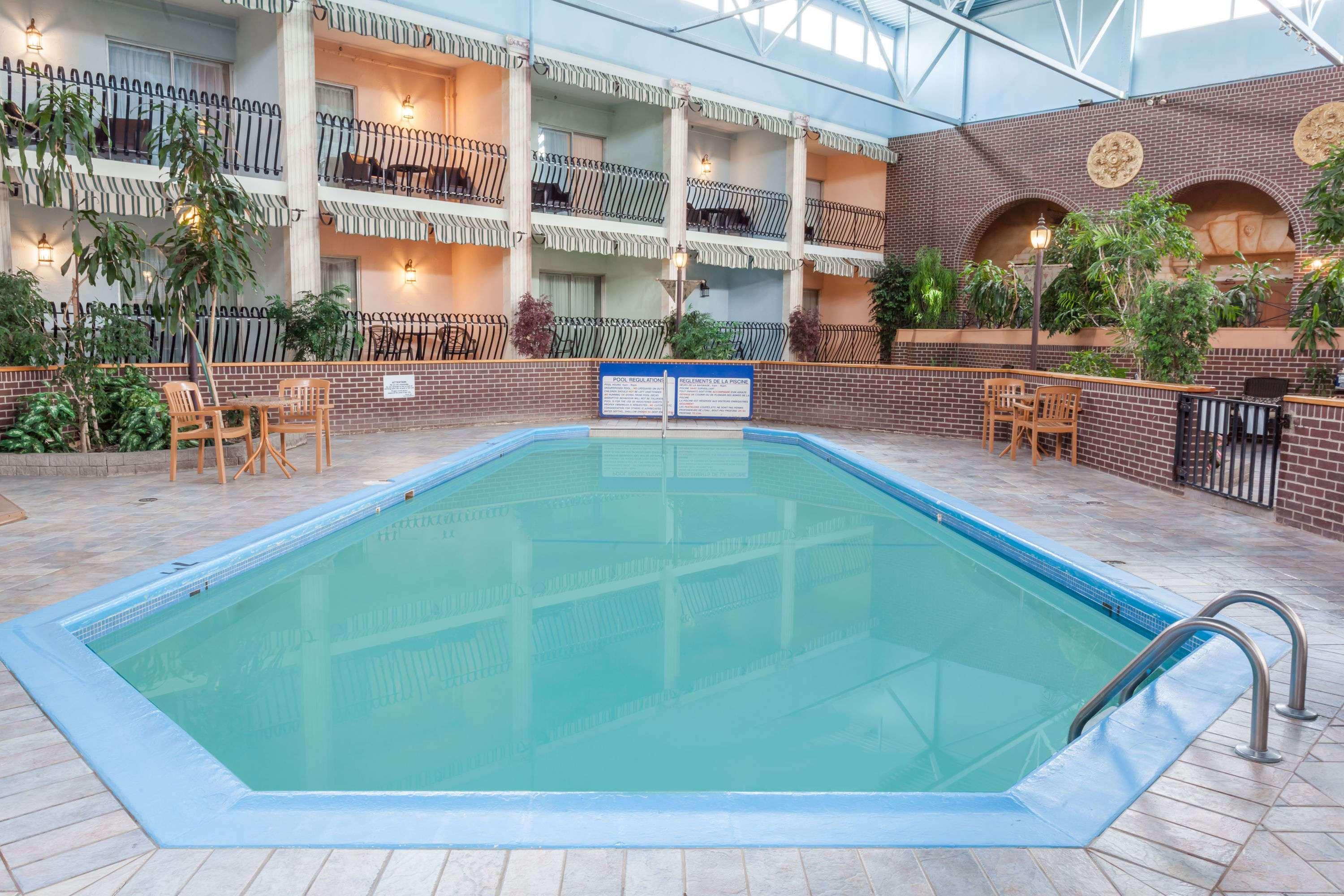 Ramada By Wyndham Fredericton Hotel Buitenkant foto
