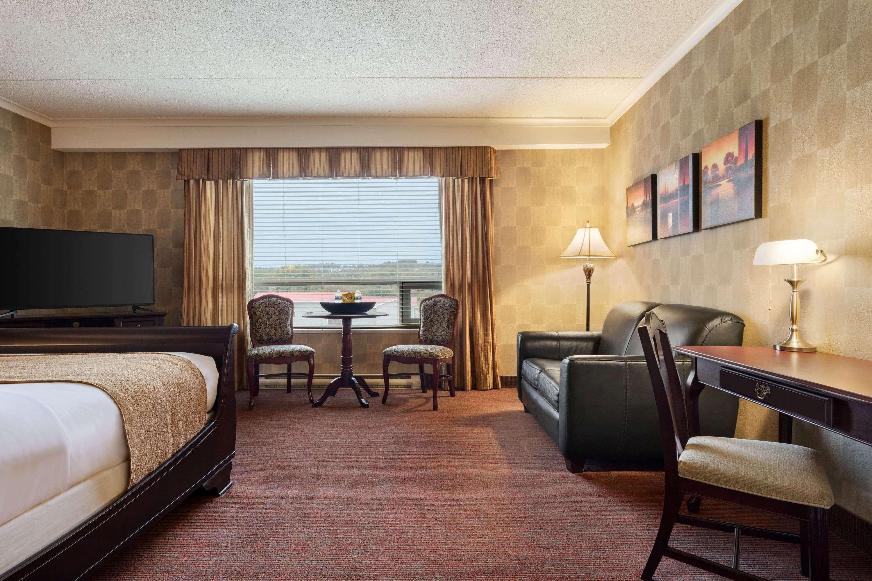 Ramada By Wyndham Fredericton Hotel Buitenkant foto