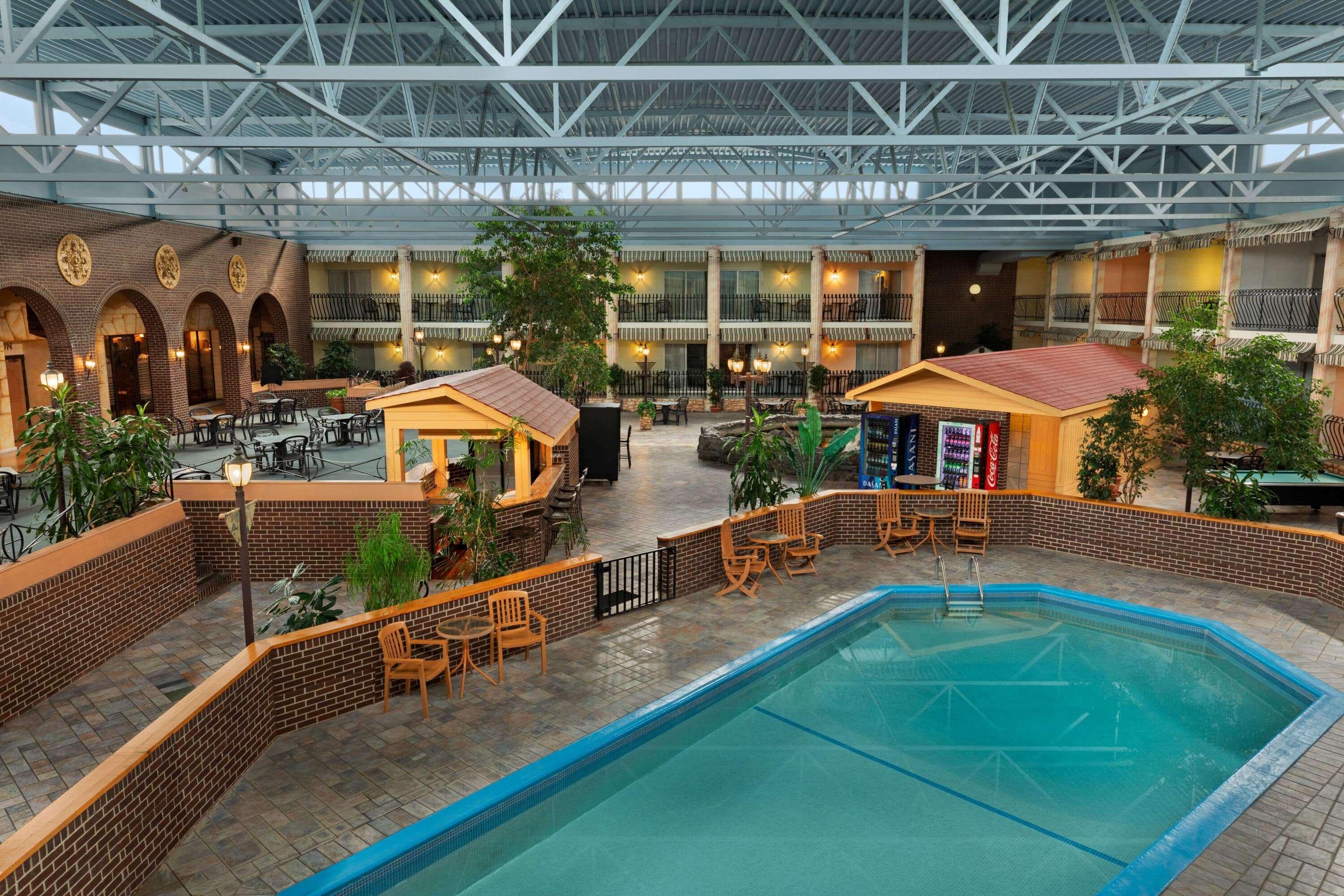 Ramada By Wyndham Fredericton Hotel Buitenkant foto