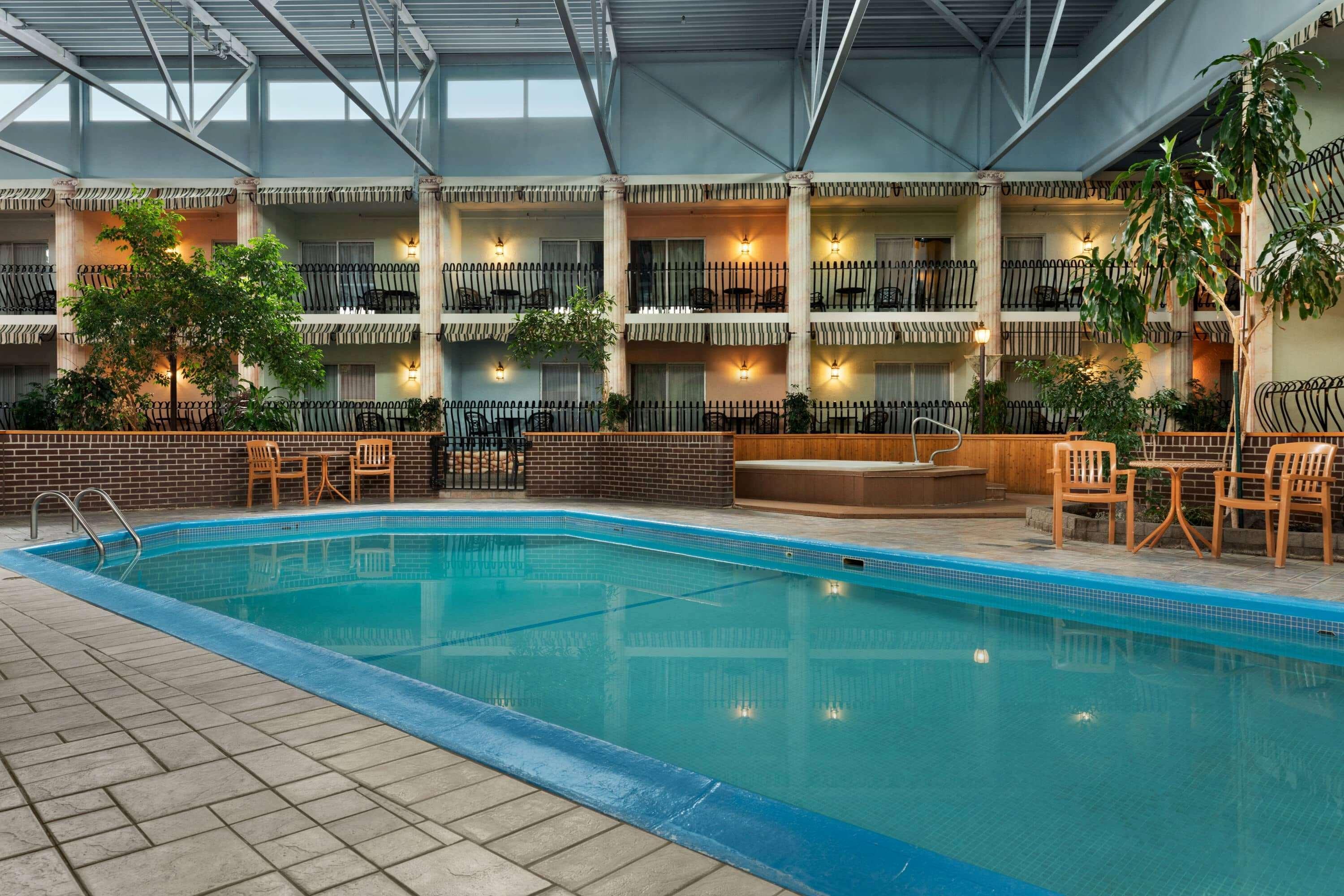 Ramada By Wyndham Fredericton Hotel Buitenkant foto