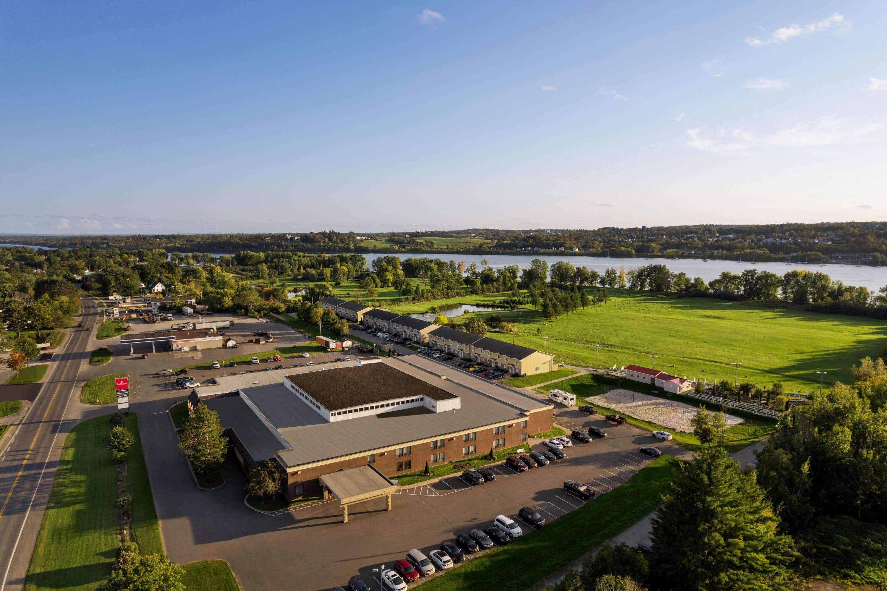 Ramada By Wyndham Fredericton Hotel Buitenkant foto