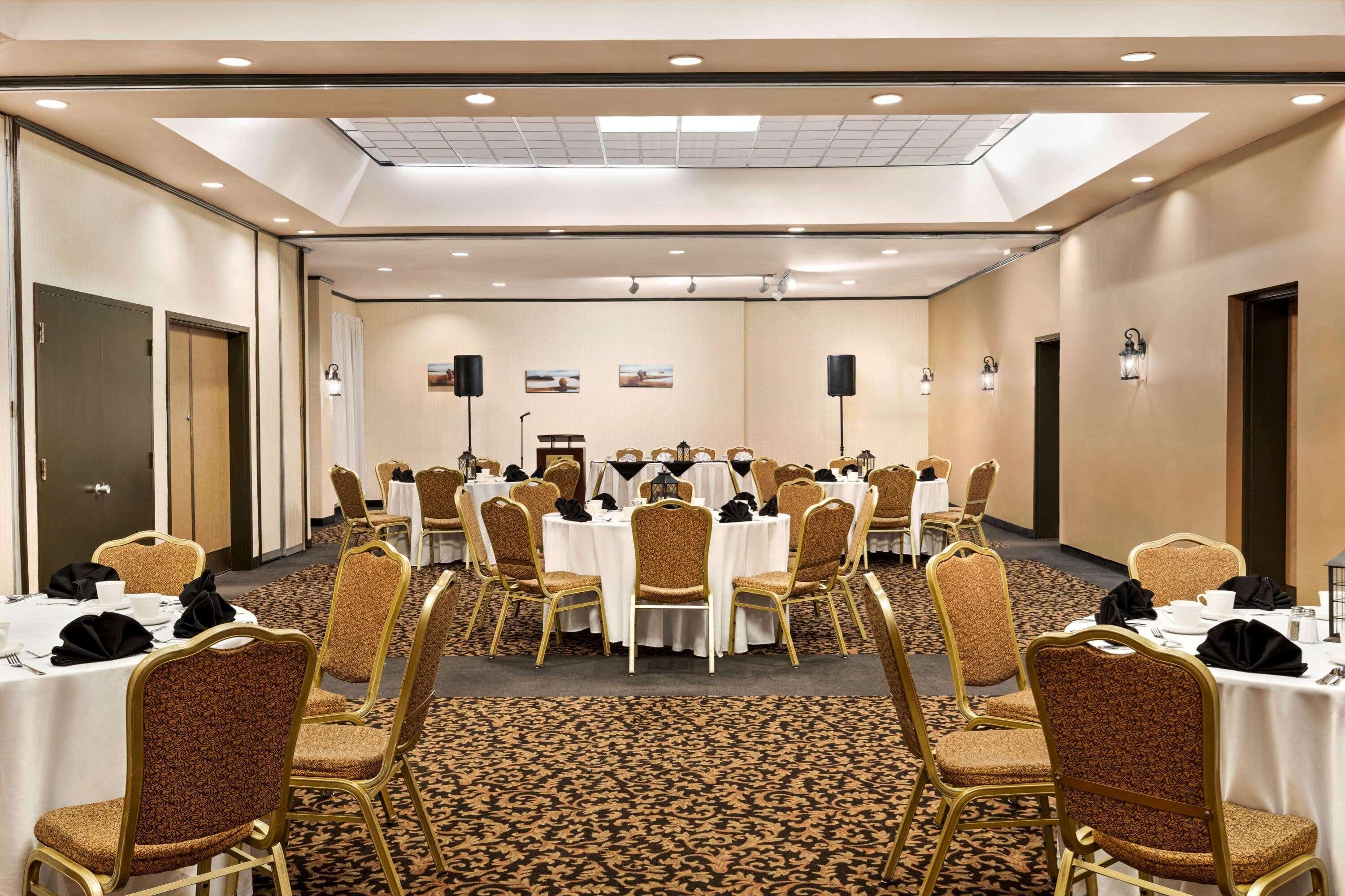 Ramada By Wyndham Fredericton Hotel Buitenkant foto